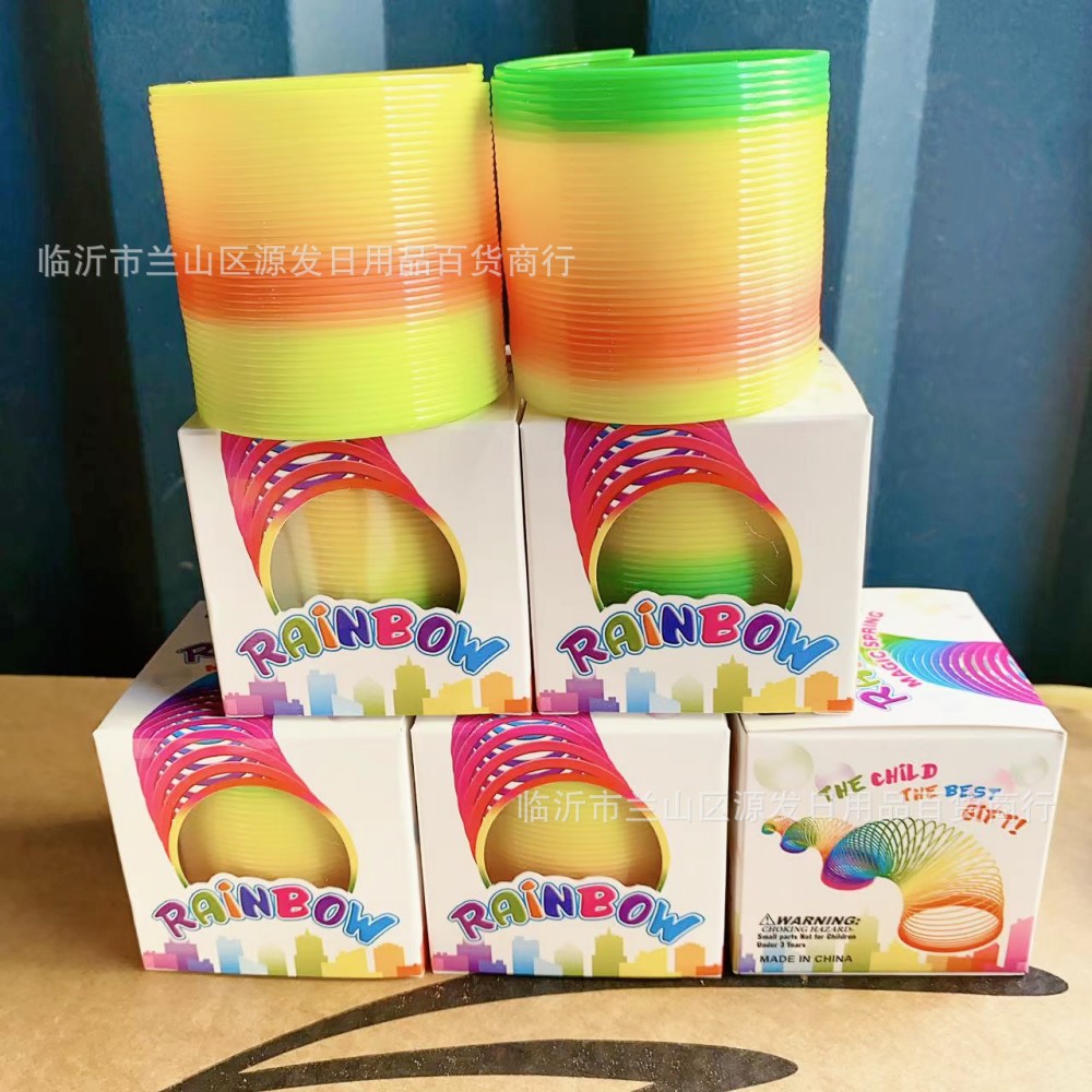 Anillo de arco iris de descompresión para niños anillo mágico jengle color anillo de primavera nostálgico de la infancia en caja 2 yuanes grandes almacenes al por mayor image 3