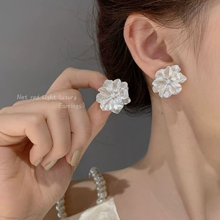 White small design retro earrings, flowered, 2023 collection