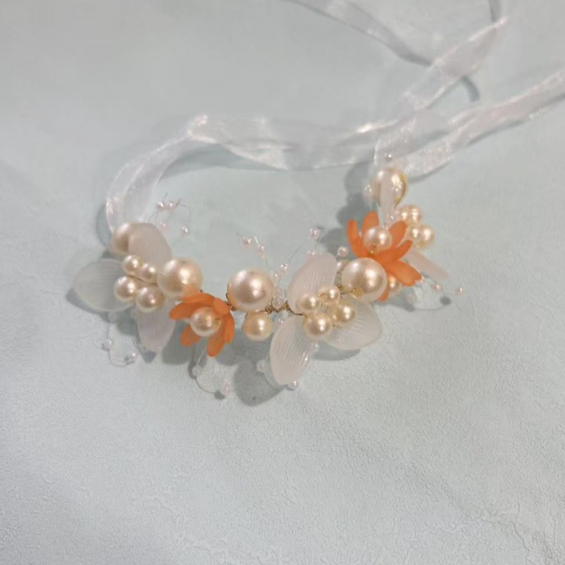 Orange bracelet pearl, flowered