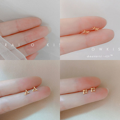 Mini invisible small heart-shaped personalized student simple pure silver earrings for both men and women are suitable for work.