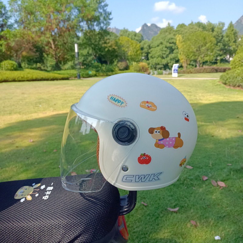 New National Standard Certified Winter Warm and Comfortable Electric Vehicle Motorcycle Safety Windproof Helmet for 1-8 Years Old, Cute and Resistant to Falling