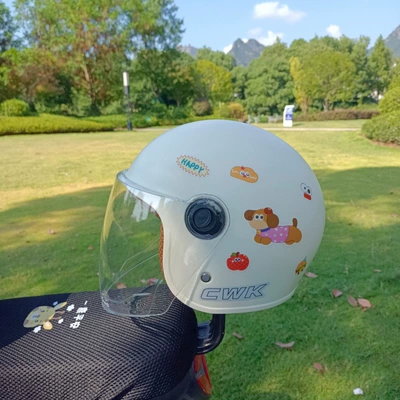 1-8 Years Old, Cute and Resistant – Motosiklet kaskı (dəbilqə) - off-white-and-long-1-8-years-old-happy-dog-winter-helmet