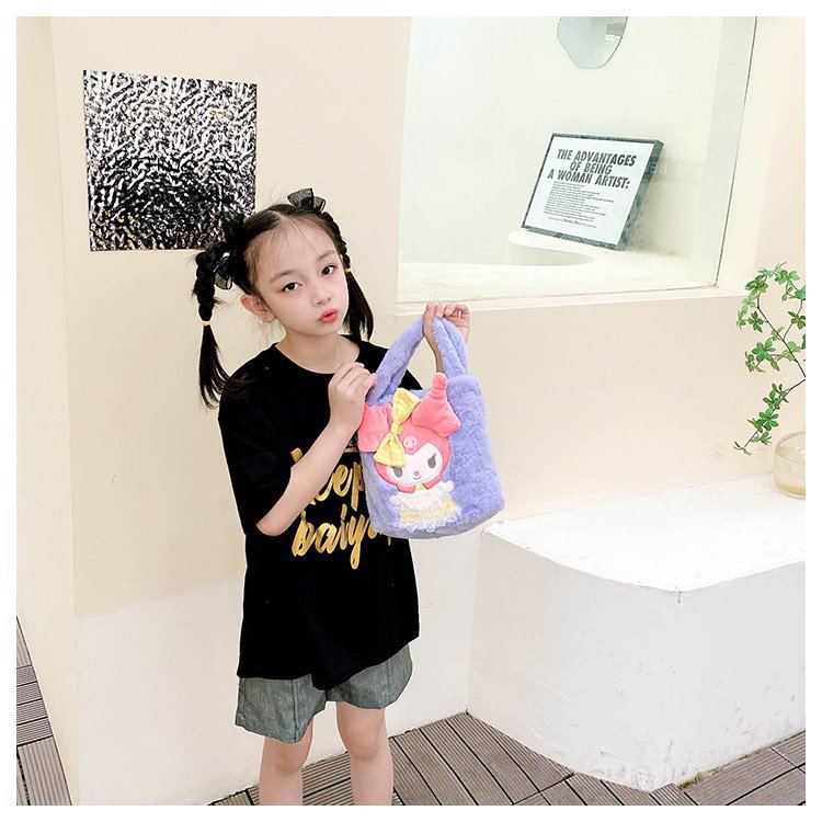 Trendy children's plush bags are in fashion and popularity. Winter children's plush bucket bags, handbags, cartoon little animals, girls' street style undefined