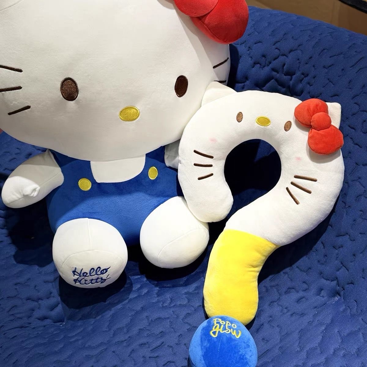 kt猫咪问号颈枕少女心U型枕沙发抱枕卧室装饰摆件飞机枕生日礼物