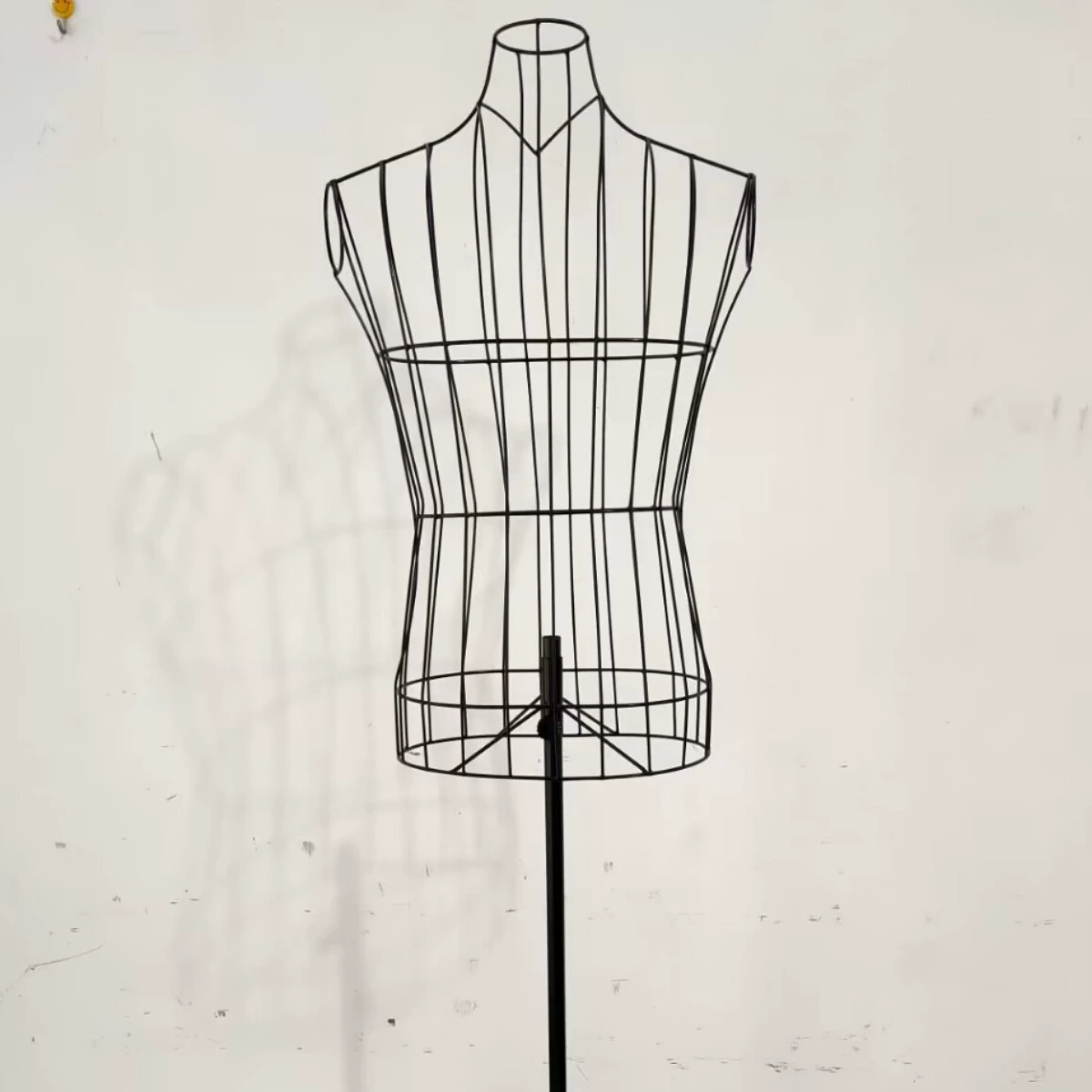Iron mannequin stand male model floor-standing iron clothing store display stand wedding photo mannequin