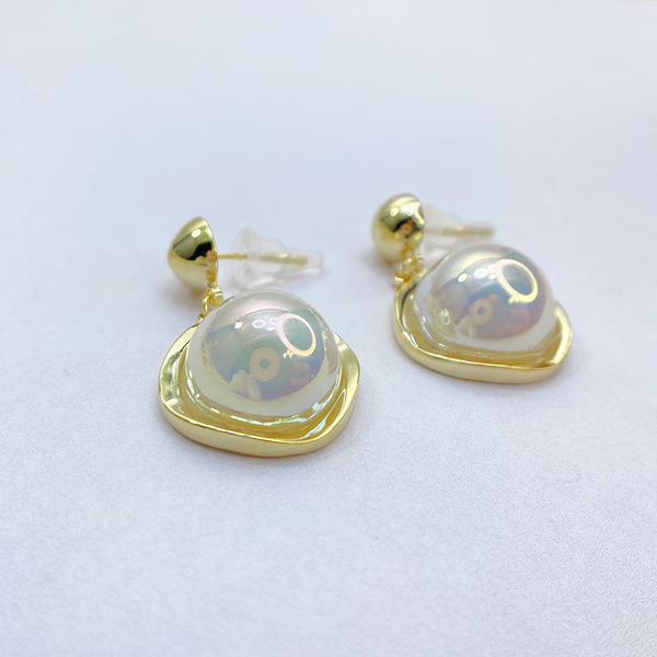 Brand fresh golden fashionable earrings