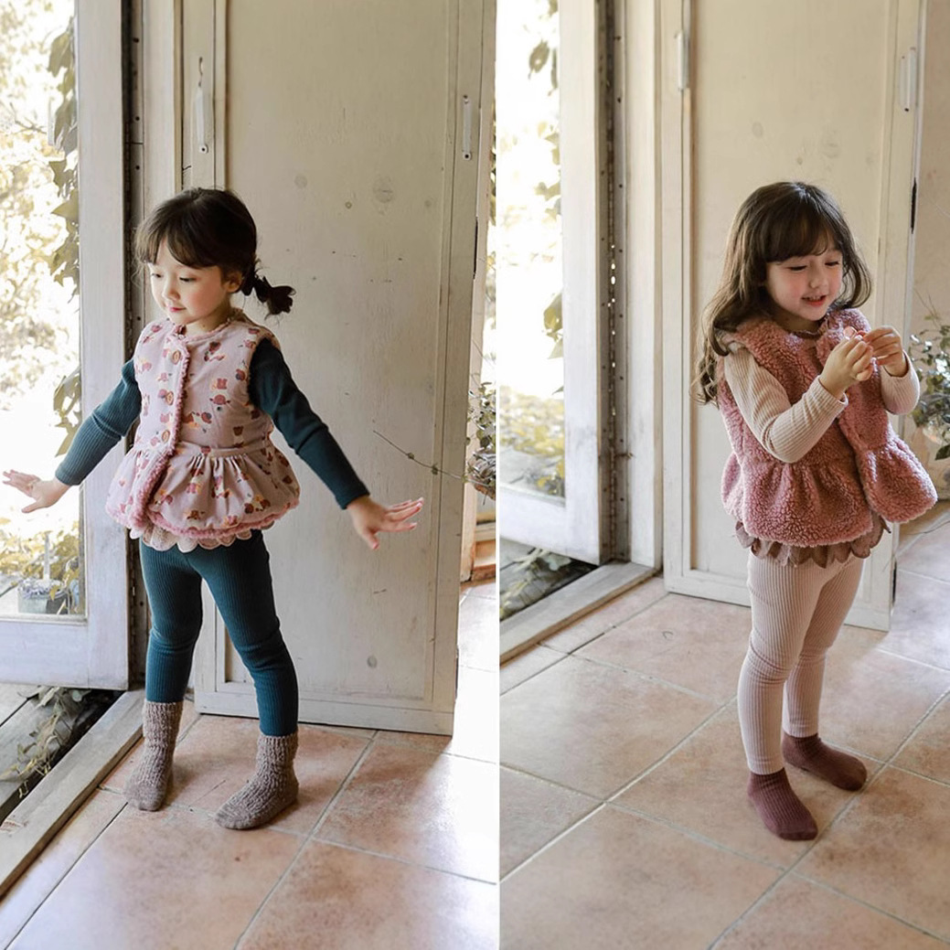 Chaleco con forro polar para niñas 2024 Invierno Strawberry Shan Chaleco de algodón estampado con forro polar de felpa de doble cara para niñas en stock