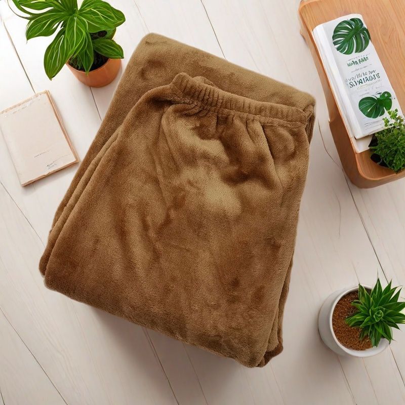 2025 otoño y invierno de franela gruesa pijamas de color sólido para hombres y mujeres de tamaño caliente se pueden usar pantalones de mediana edad y pantalones caseros