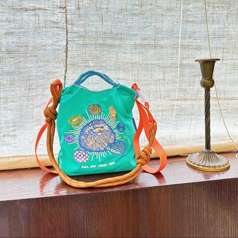 日本の新しいボールチェーン環境に優しいショッピングバッグナイロン布刺繍フラワーポータブルキャンバスバッグナイロンショッピングバッグ|undefined