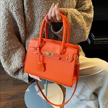 �羳����Ů���߼�������P���2025�¿���֦�y�K����μ�б���