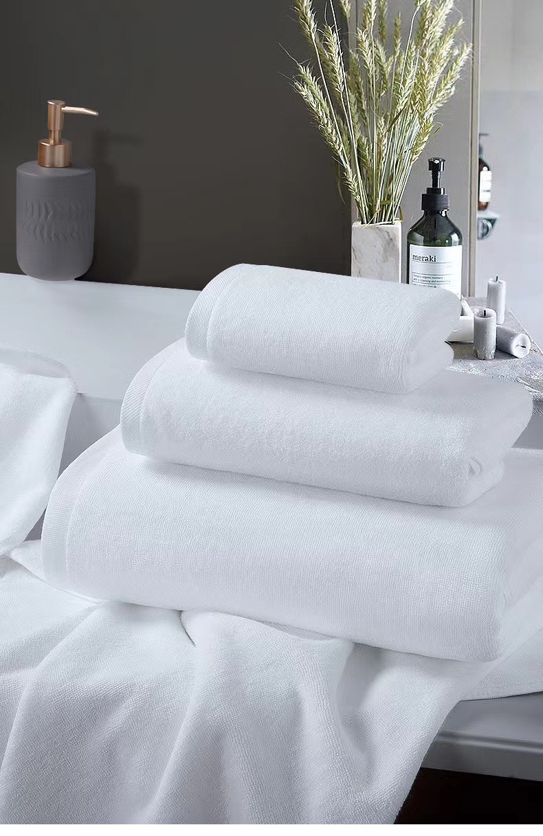 White cotton towels for five-star hotels, spas, inns, and guesthouses, can be customized with a logo.