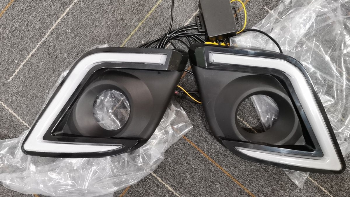 Suitable for 15-16 Toyota Hilux Vigo Two-Color Daytime Running Lights Car Modified Fog Lights Led Turn Signals