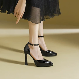 女式时装单鞋;高跟凉鞋;高跟拖鞋