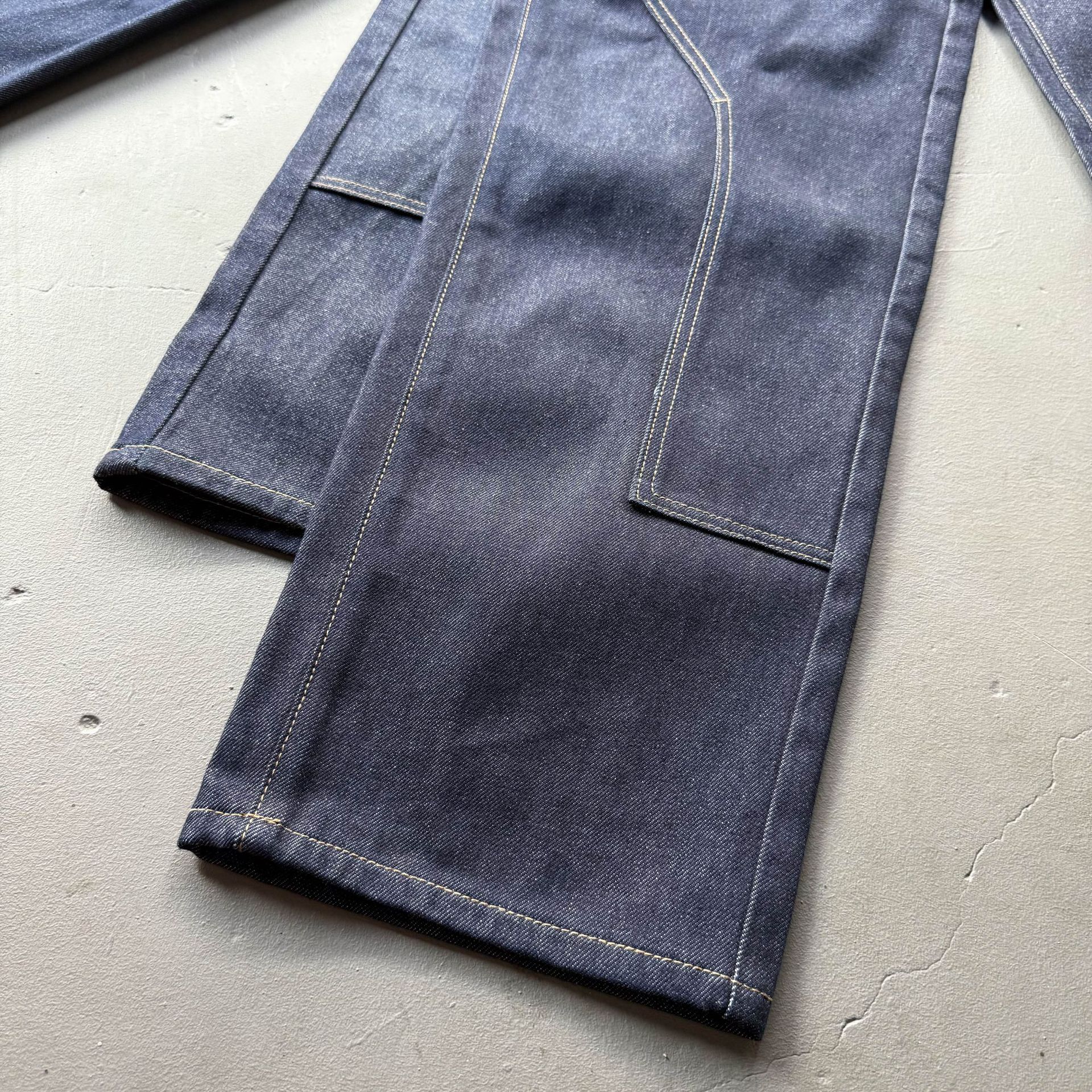 Raw Denim Herrenjeans Mit Geometrischem Schnitt Und Weiter Passform_voghion.com