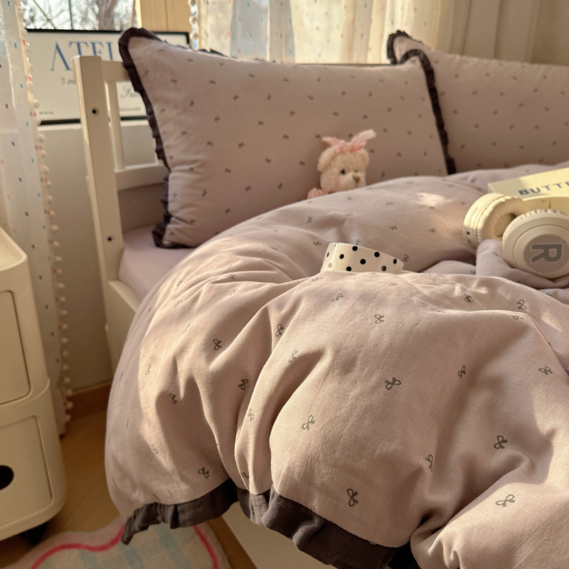 Cama de algodón fresco de seda de cuatro piezas, encaje princesa de viento, colchón de cubierta, sábanas de tres piezas