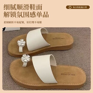 �¿�ˮ���ֺ��Ů�LŮ���ļ��⴩�^����Ь�r�к�߅�ٴ���ȹ����Ь