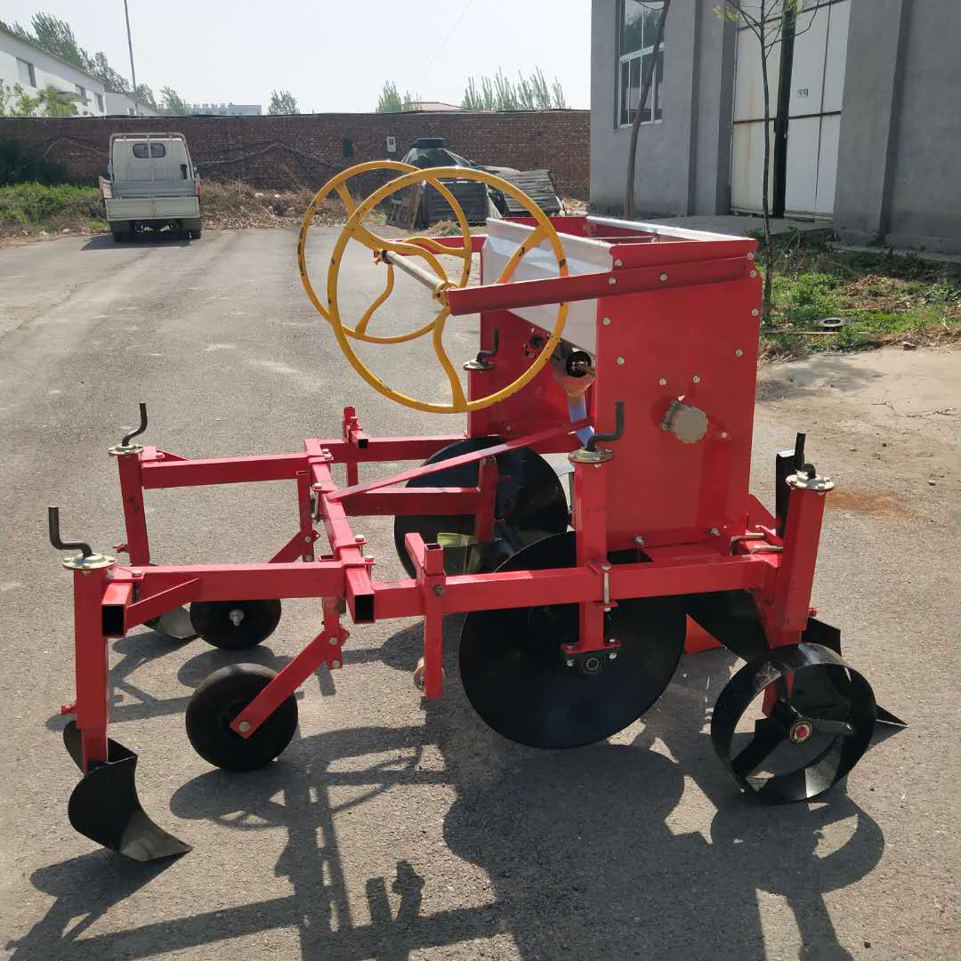 土豆红薯起垄覆膜机 拖拉机带的起垄施肥覆膜铺滴管带一体机