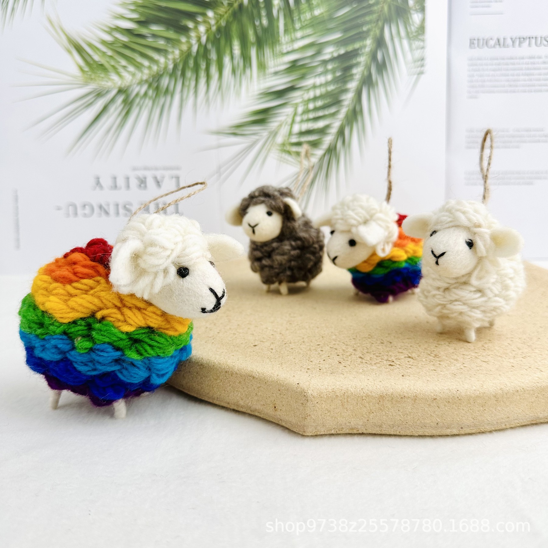 手工羊毛毡 可爱卷毛小绵羊咩咩钥匙扣包挂件可爱立体动物玩偶