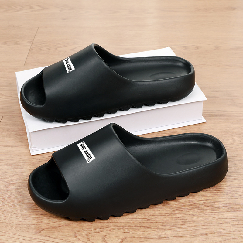 Sandalias y pantuflas de verano para mujer, sensación antideslizante de pisar heces 2025, sandalias deportivas de fondo grueso, estilo de pareja masculina, chanclas caseras