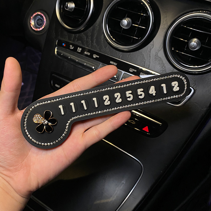 Placa de estacionamiento temporal montada en el automóvil Placa de número Decoración del automóvil Creativa Tarjeta de movimiento del automóvil Tarjeta de teléfono Coche de dama encantadora