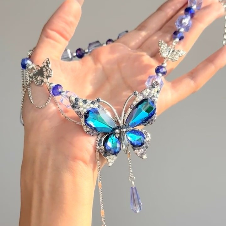 Elegant blue sophisticated small necklace with tassels