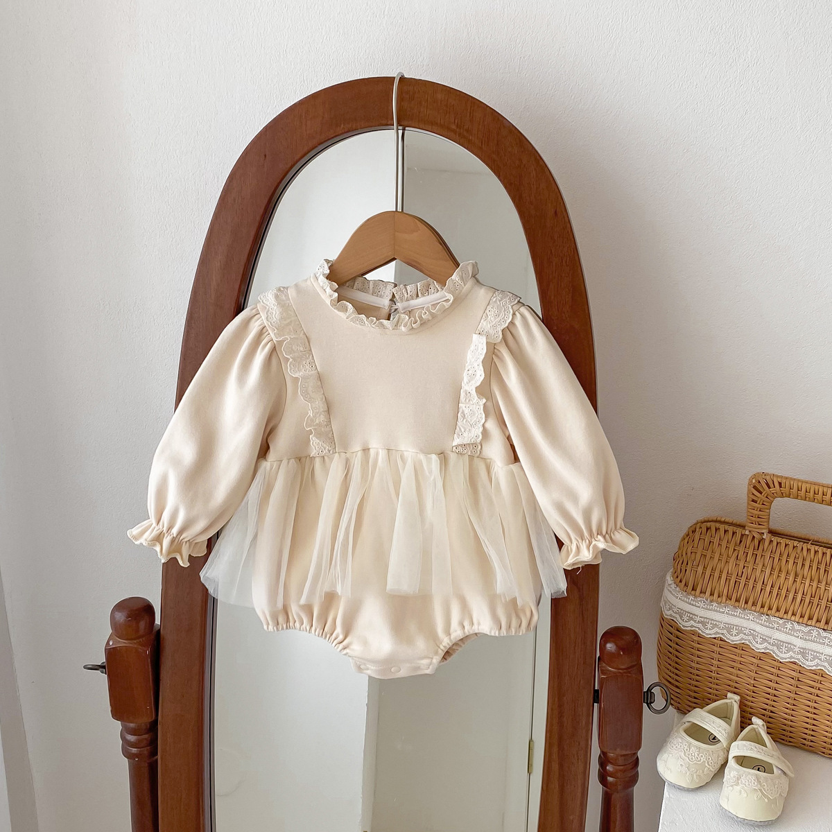 INS estilo coreano bebé otoño nuevo encaje borde mono mameluco mujer bebé estilo occidental malla princesa mameluco vestido