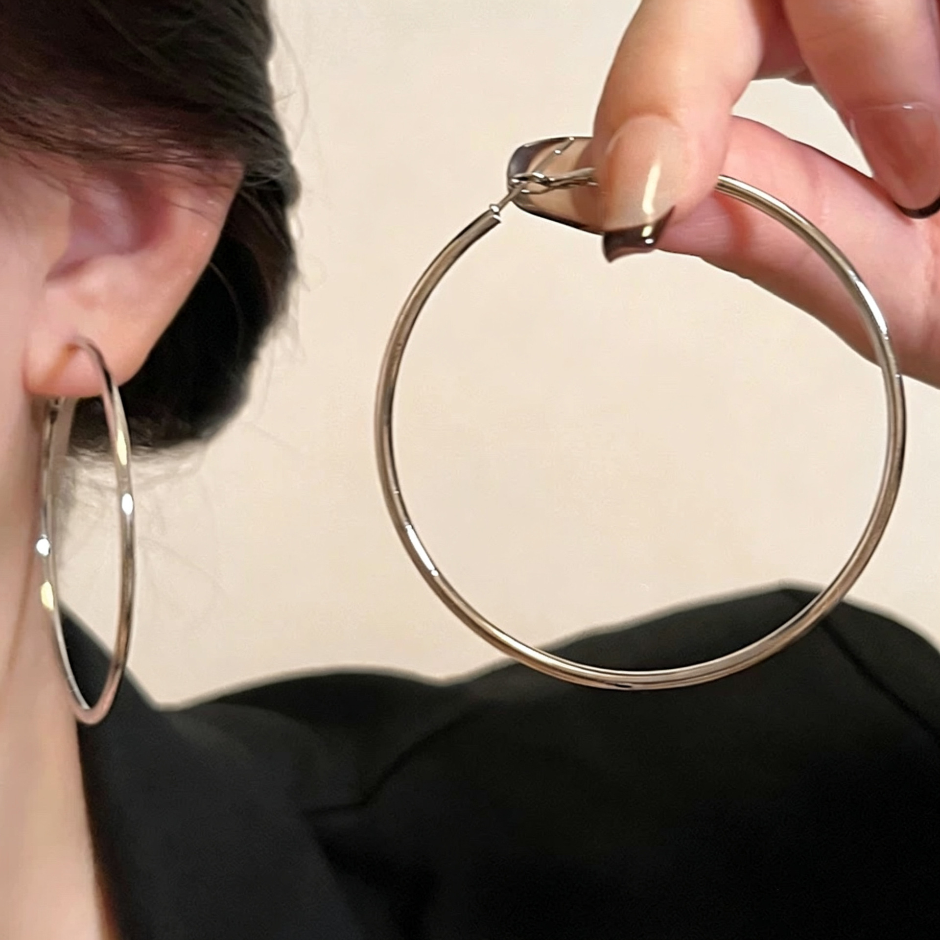 2026年新作人気商品、女性用サークルイヤリング、軽やかな高級感、プレーンサークルイヤリング、イヤーアクセサリー、大ぶりイヤリング、イヤースタッド