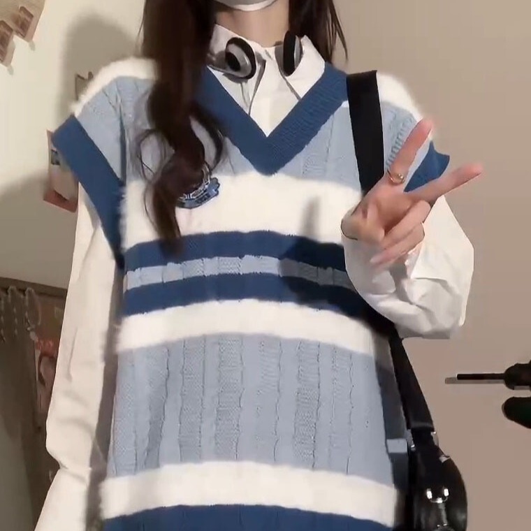 Suit/single ins Korean college style badge knitted vest sweater female student Fashion + white shirt Suit/single ins Korean college style badge knitted vest sweater female student Fashion + white shirt