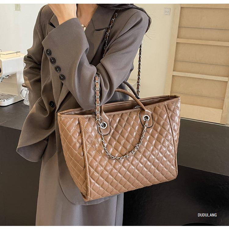 Women's rhombus large capacity women's bag 2024 new chain bag versatile hand held shoulder commuter style tote bag_voghion.com