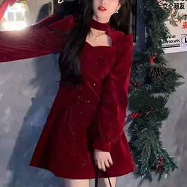 女式T恤;连衣裙;女式卫衣