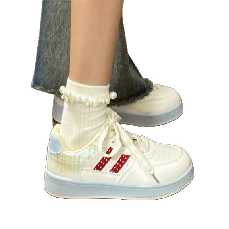 Zhao Lu Si con los zapatos de pan coreano de otoño 2025 nuevo campus universal zapatos blancos pequeños zapatos de skate casuales para mujeres