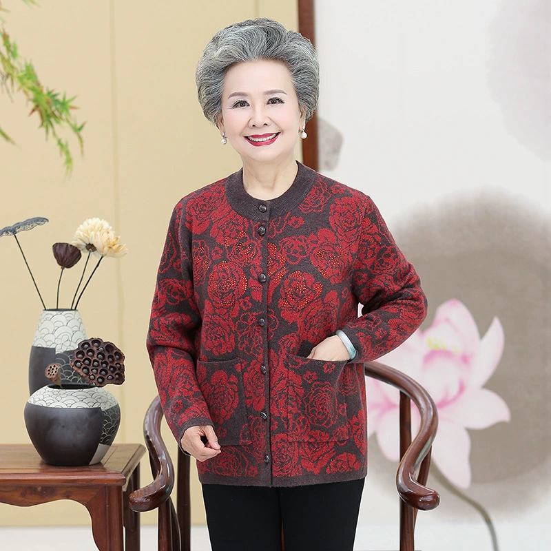 Пожилые люди плюшевые толстые овечьи свитера женская мама миссис весенний кардиган 70 лет бабушка 80 весна и осень зимнее пальто