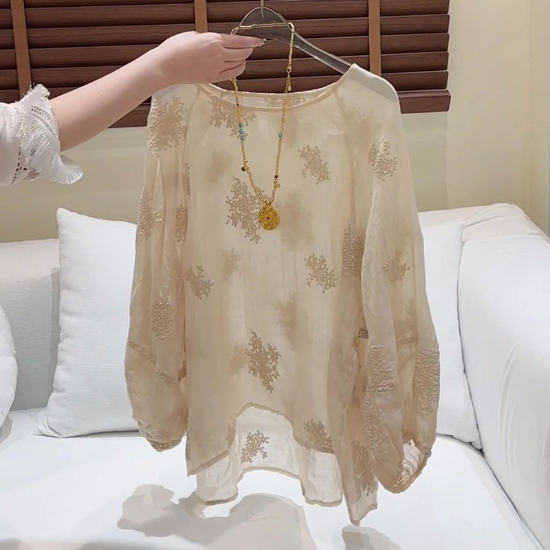 Vintage Artistic Design Niche Loose Shirt for Women, Fashionable Lazy Style, Slimming Versatile Embroidered Round Neck Top Trendy Vintage Artistic Design Niche Loose Shirt for Women, Fashionable Lazy Style, Slimming Versatile Embroidered Round Neck Top Trendy