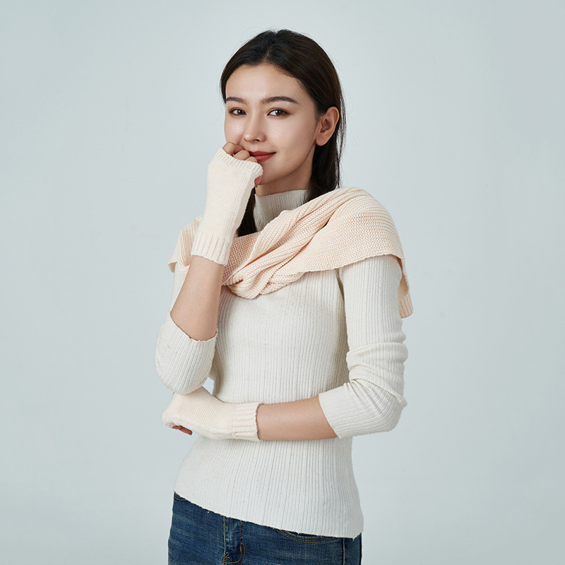 秋冬ウールの糸の外に帽子付きの小さいショールのニットを掛けて、保温のカシミヤのマフラーを厚くします。|undefined