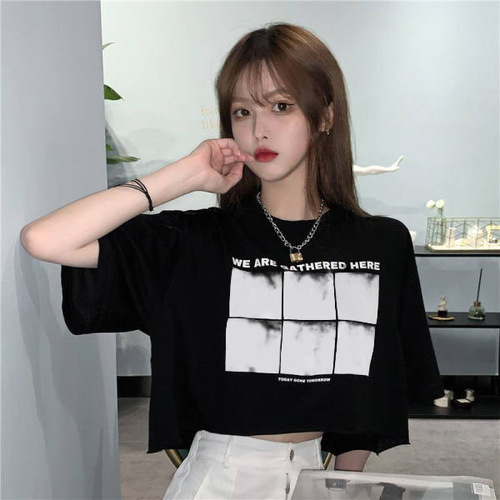 Loose short casual bottoming shirt summer Korean women's navel-baring short-sleeved T-shirt women's design top clothes wholesale