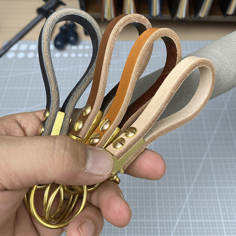 手作りレトロ重機厚い牛革キーホルダーアメリカンサドル植物タンニンなめし真鍮馬蹄バックルペンダントリング本革ライト高級カスタマイズ|undefined
