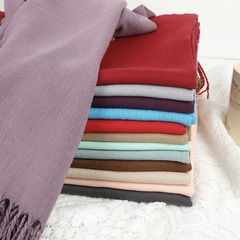 新しい純色のマフラーはカシミヤの保温刺繍に似せています。