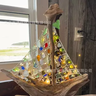 Лодка из морского стекла