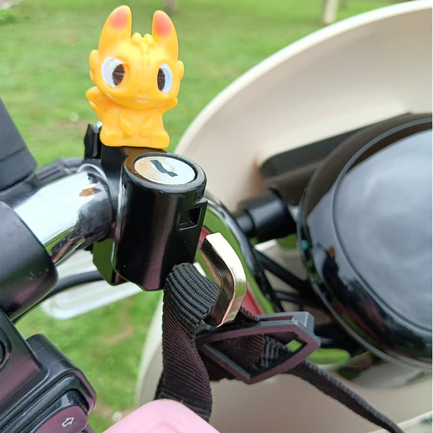 Cartoon Helmet Lock for Bicycles, Electric Vehicles, Motorcycles, Scooters, Mountain Bikes, Baby Strollers, Multifunctional Anti-Theft Lock Hook