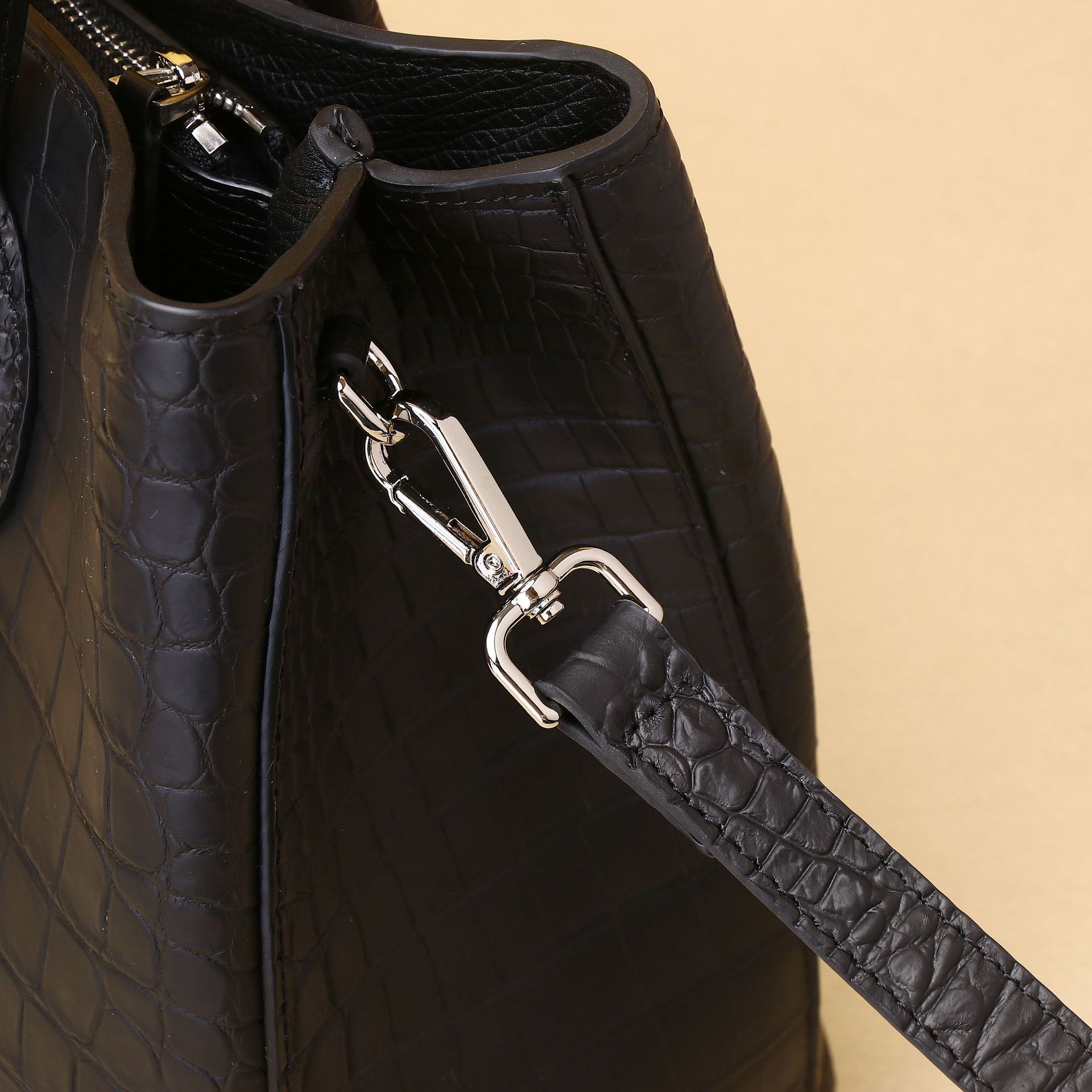 Túi xách nữ cao cấp họa tiết vảy cá sấu mờ kiểu garden bag, quai xách tay kèm dây đeo chéo chi tiết 4
