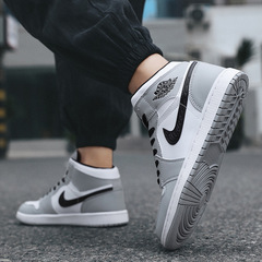 正規品のaj1の中で灰皿の男性の靴のdunk sbの白黒のパンダの板の靴の公式サイトのaf 1空軍の1号の運動靴を手伝います。
