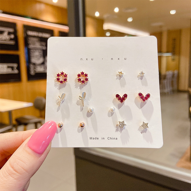 Pendientes de aro lisos para mujer, lujo ligero, pendientes de alta gama, pendientes populares, aretes de diseño exclusivo, aretes de otoño e invierno al por mayor