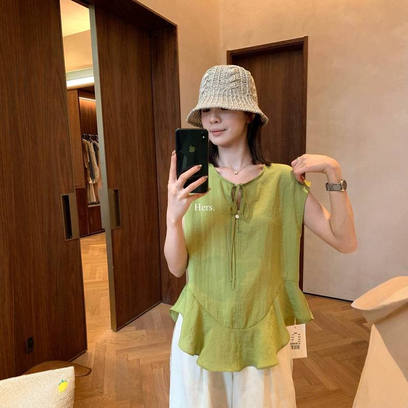 Hers One Spoon of Sweetness 2026 Summer Korean Style Simple Retro Ruffled Tie Neck Sleeveless Blouse for Women 80658 Hers One Spoon of Sweetness 2026 Summer Korean Style Simple Retro Ruffled Tie Neck Sleeveless Blouse for Women 80658
