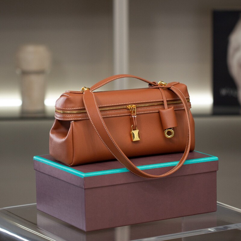2026 Autumn/Winter New 29cm Top-Grain Leather Lock-Clasp Handbag Lunch Box Bag Old Money Style Shoulder Crossbody Bag 2026 Autumn/Winter New 29cm Top-Grain Leather Lock-Clasp Handbag Lunch Box Bag Old Money Style Shoulder Crossbody Bag