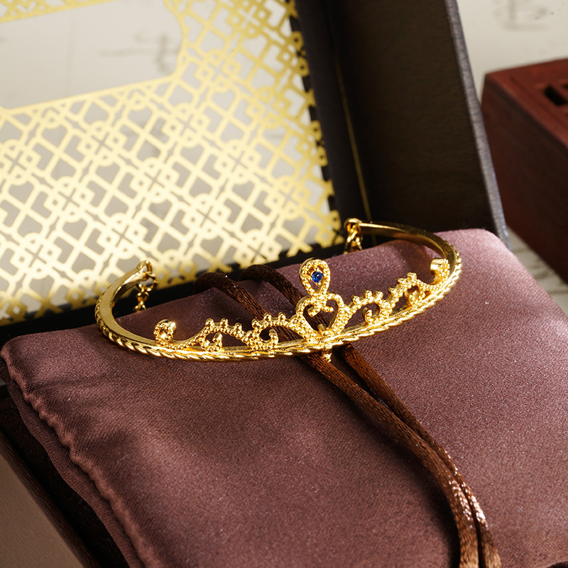 Brazalete de corona de oro de estilo europeo y americano tallado aleación de cobre no se desvanecerá joyería Yiwu al por mayor