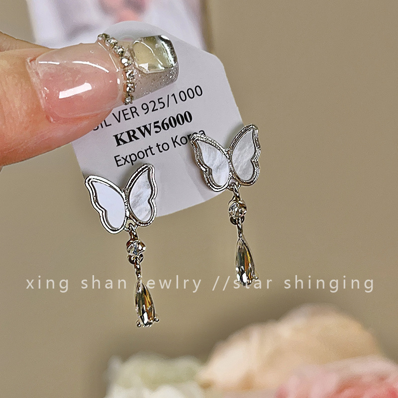 ニッチなデザインの高級ブルーバタフライパールイヤリング、女性用、2025年夏の新作人気ファッションイヤリング