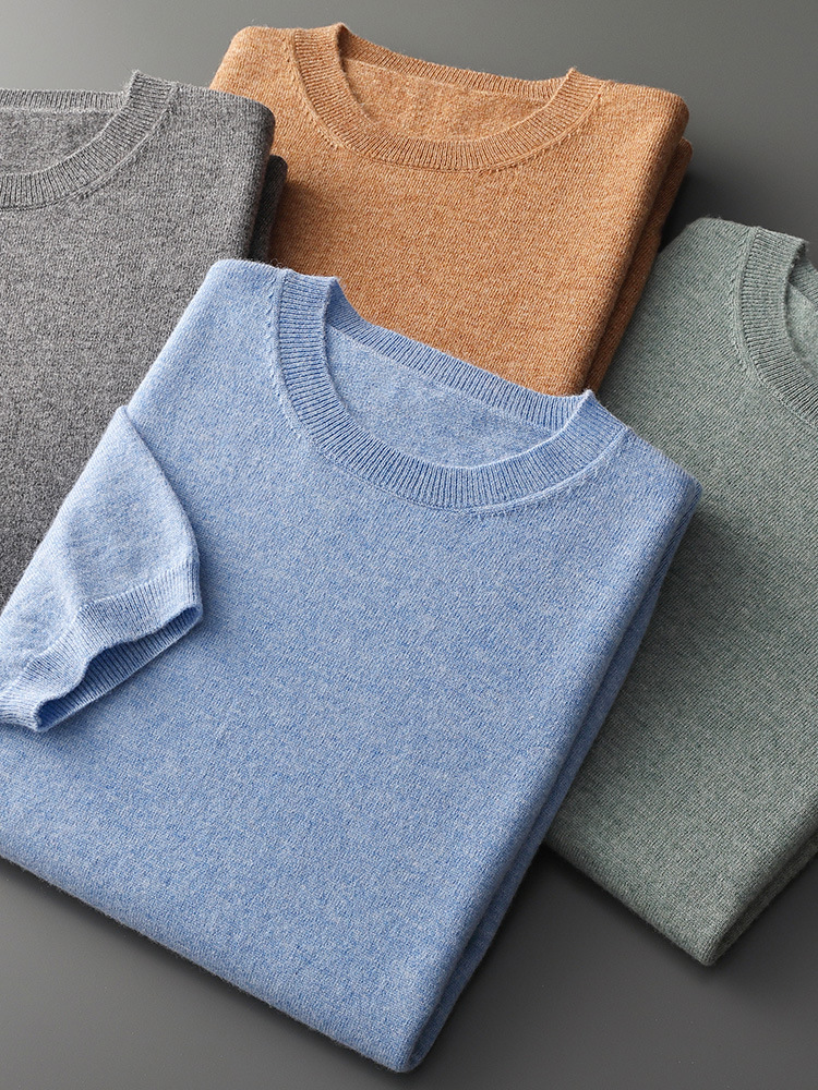 Demi-season woolen sweater with a round collar