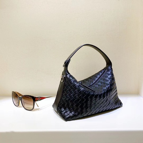 2024 Korean version niche handmade leather woven underarm bag chain dumpling bag single shoulder hand-held cross-body bag for women