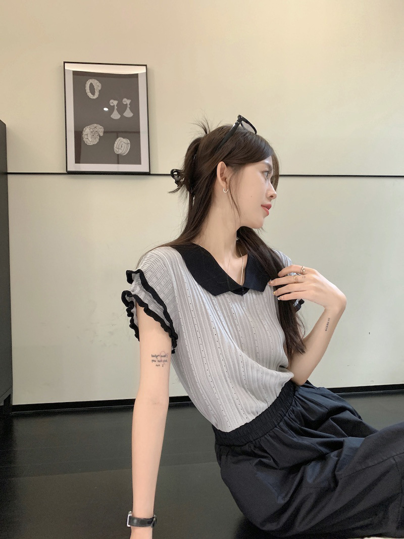 Áo thun nữ tay lỡ cổ V phối màu chất liệu len sợi mát — màu xám nhạt chi tiết 10