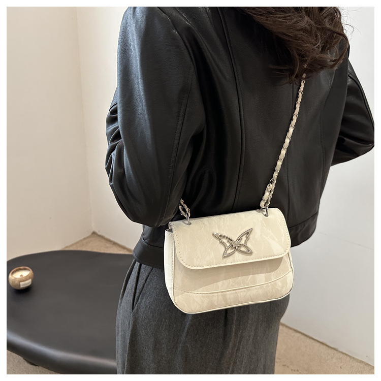 This is a trendy, casual, fashionable and simple crossbody bag for women with a niche design in the autumn of 2024 undefined